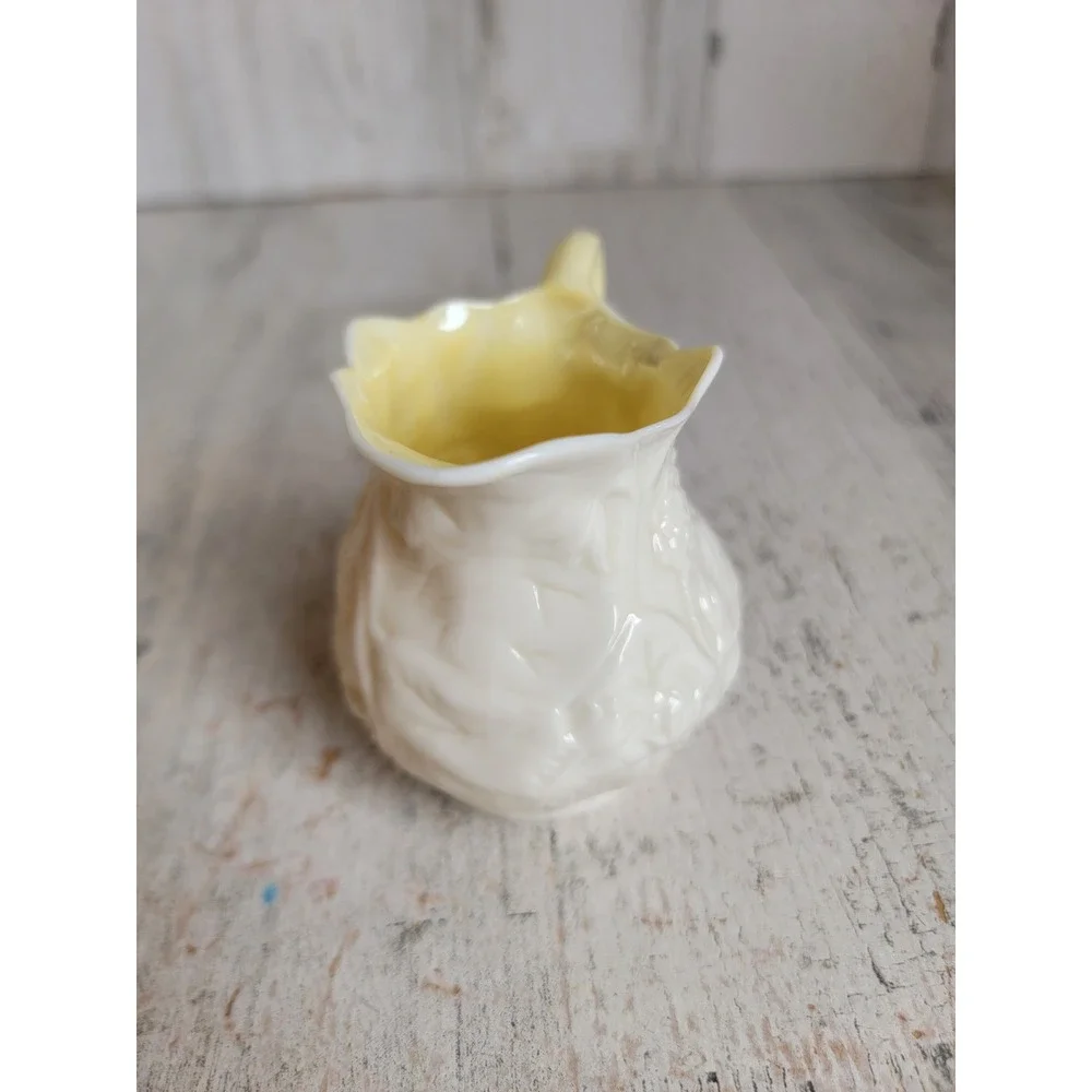 Belleek Ireland‎ mini off-white creamer scalloped luster kitchen home